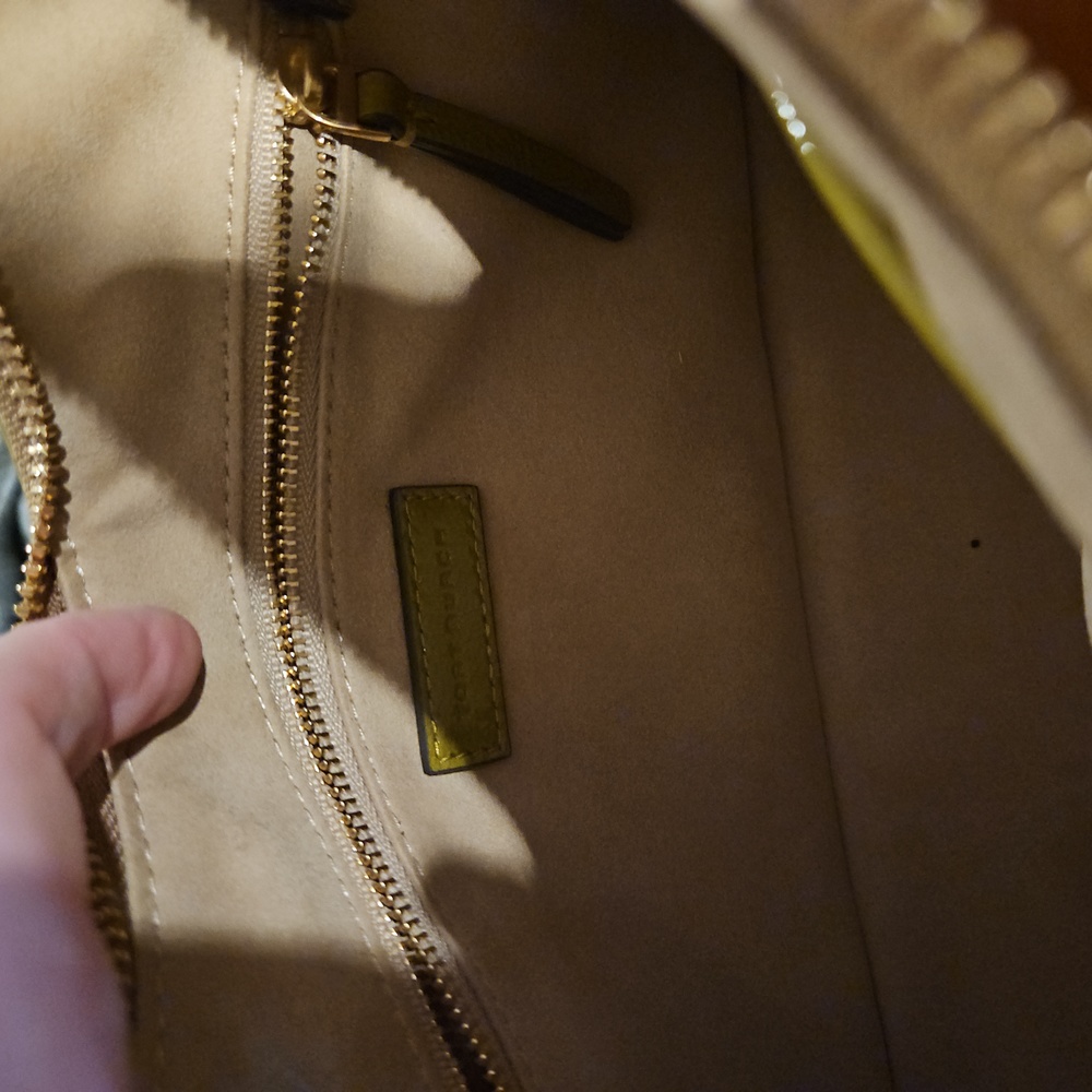 Tory Burch Mercer Patent Crescent Bag in 🍐 - Picture 9 of 10
